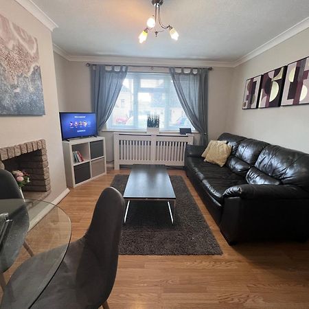 Croydon Apartment With Parking Лондон Екстер'єр фото
