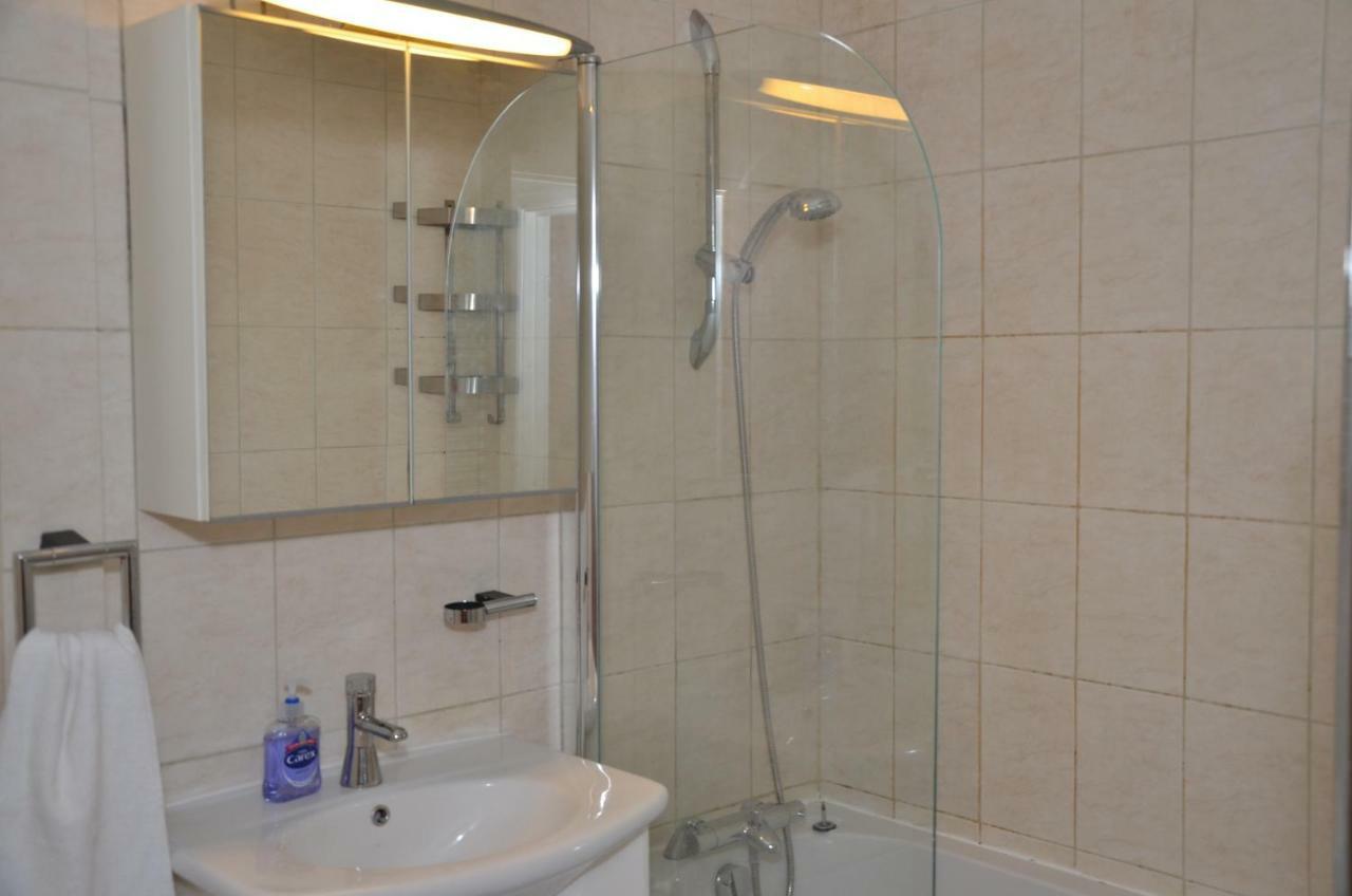 Croydon Apartment With Parking Лондон Екстер'єр фото