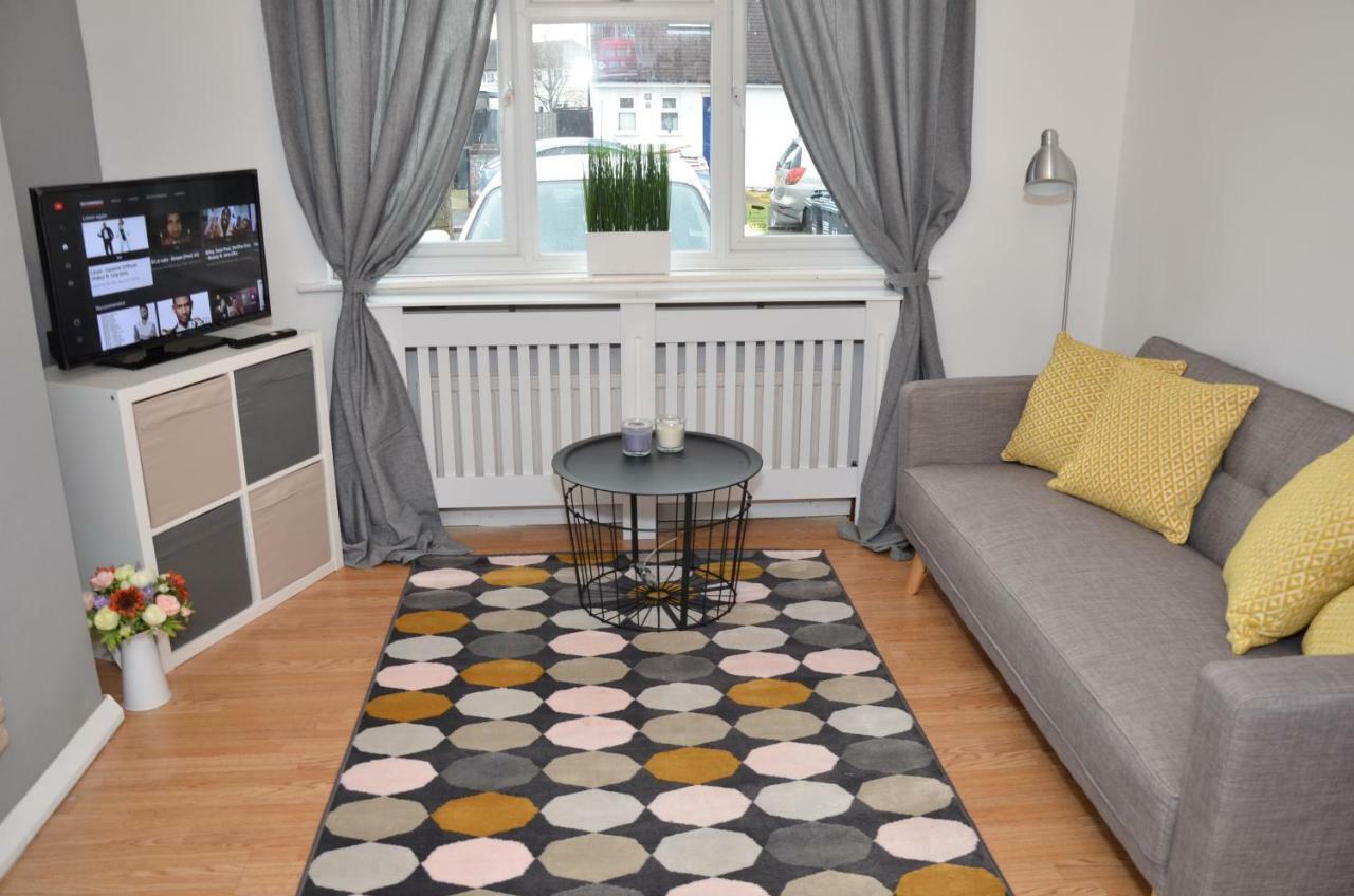 Croydon Apartment With Parking Лондон Екстер'єр фото